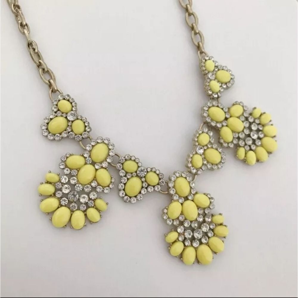 J CREW GOLDTONE YELLOW RESIN,CUT CRYSTAL NECKLACE NWOT - Picture 2 of 2